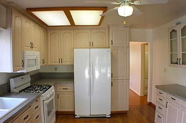 Building Photo - Beautiful Sun Lakes Country Club Home – 55+ Gated Community