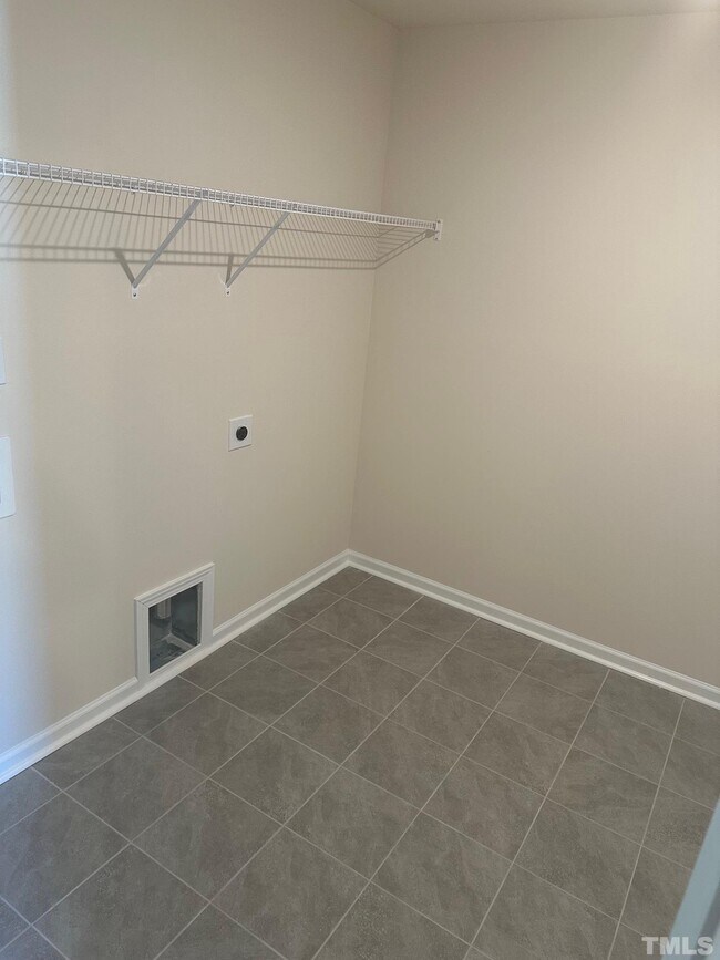 Building Photo - 240 Ribbon Rail St