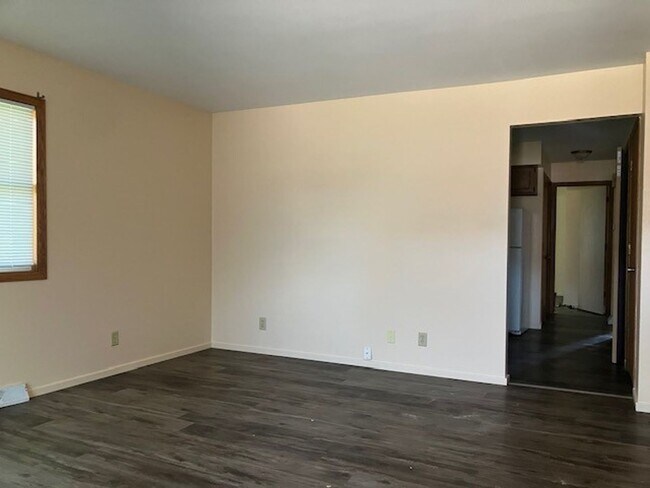 Building Photo - Kenosha Properties