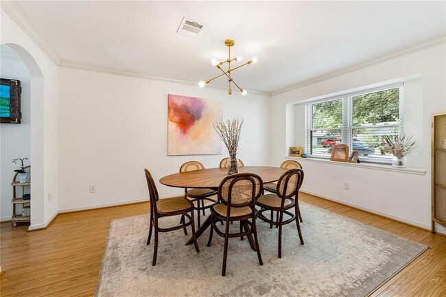Building Photo - 5823 Duxbury St