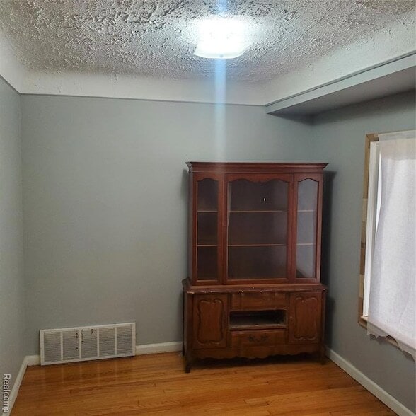 Building Photo - 19362 Sunderland Rd