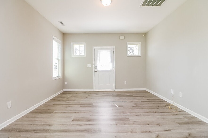 Building Photo - 167 E Wilson St