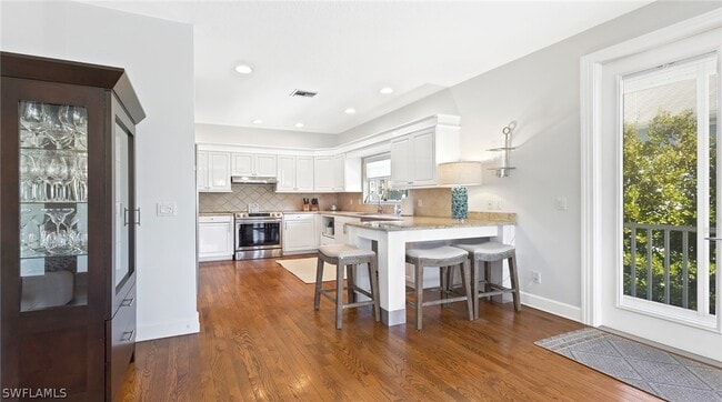 Building Photo - 877 7th St S