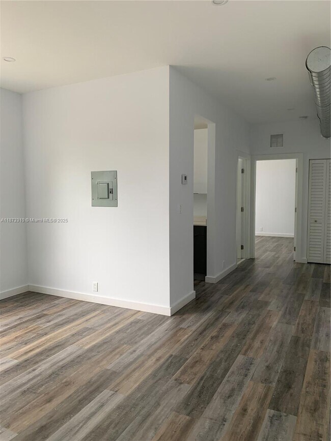 Building Photo - 1814 SW 22nd Ave