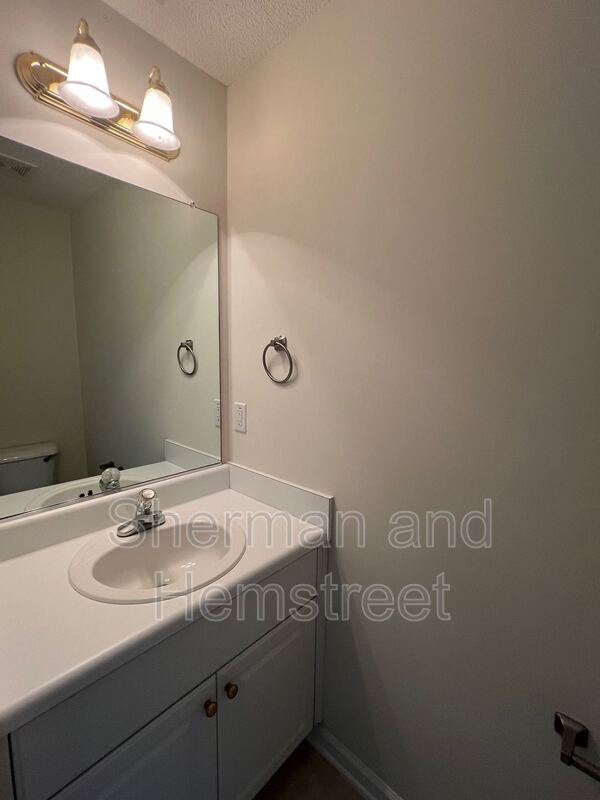 Building Photo - 3404 Thames Pl