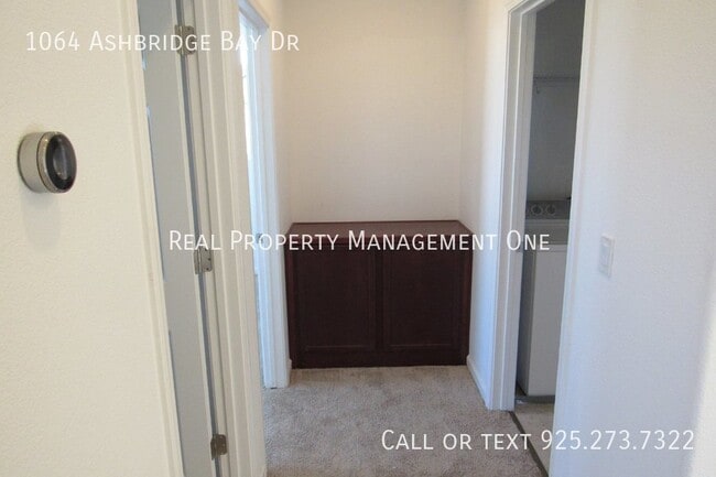 Building Photo - 1064 Ashbridge Bay Dr