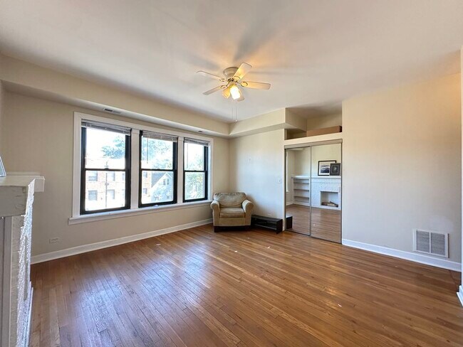 Building Photo - 4550 N Western Ave