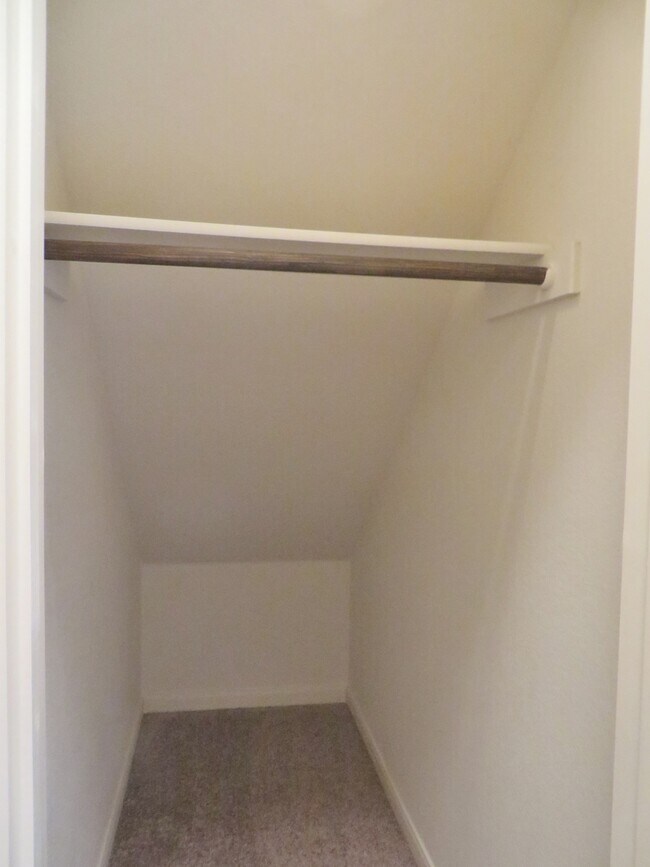 Building Photo - 3 Bedroom 2.5 Bathroom: Georgetown- Pinnacle Home