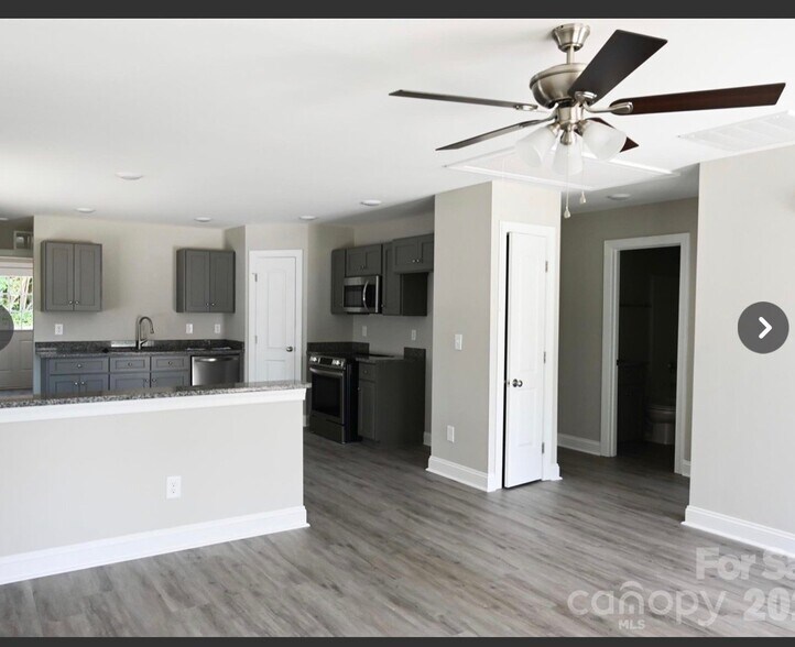Building Photo - 385 Harrel St