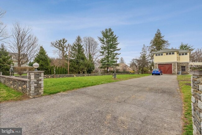 Building Photo - 217 N Providence Rd