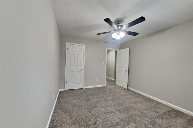 Building Photo - 775 James Ridge Dr