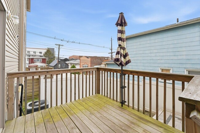 Building Photo - 5103 Meadowview Ave