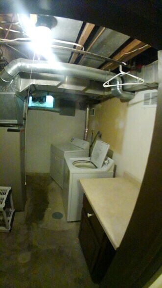 Laundry room - 941 Ann St