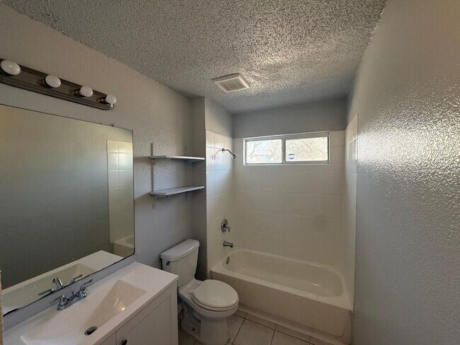 Building Photo - 1311 Hortencia Ave