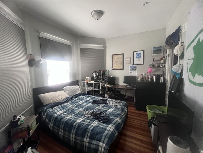 Building Photo - 247 L St