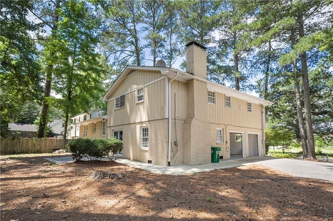 Building Photo - 4695 N Peachtree Rd