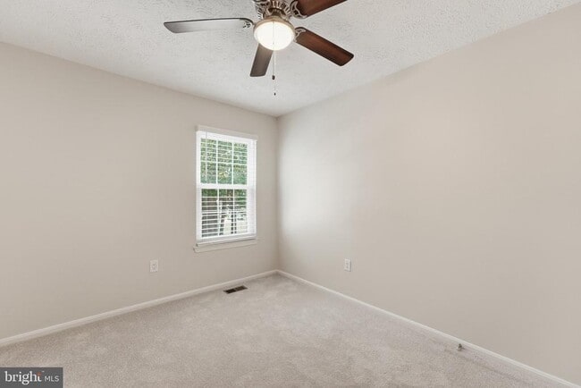 Building Photo - 2401 W Rosecroft Village Cir