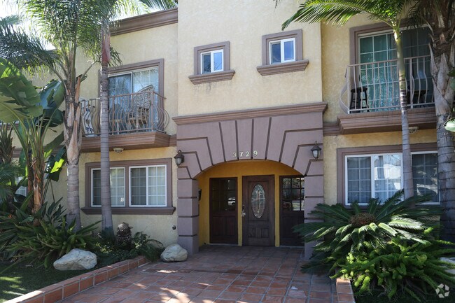 Building Photo - 3729 Clarington Ave