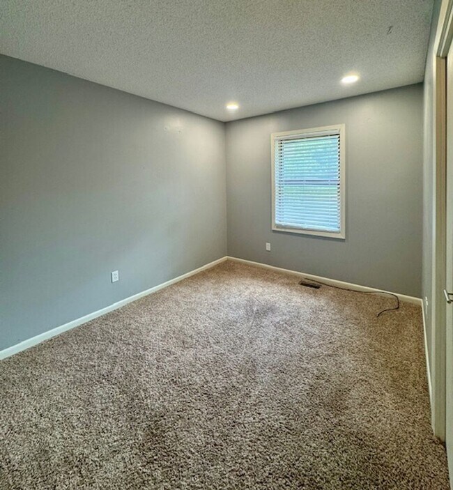 Building Photo - Exceptional Split-Level Home on Large Corn...