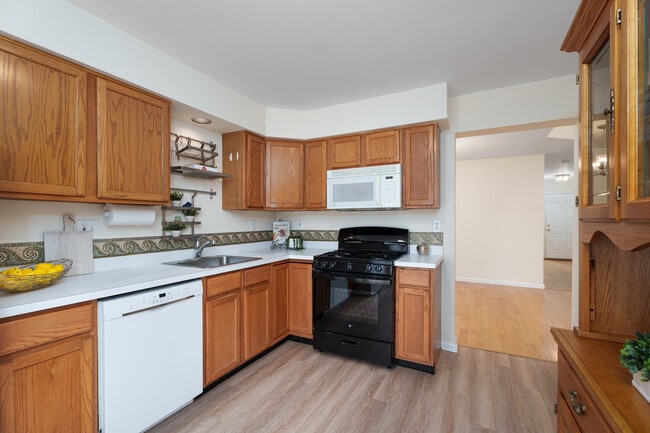 Building Photo - 610 Bollen Ct