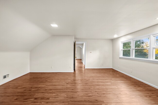 Building Photo - 3735 Heatherdowns Blvd