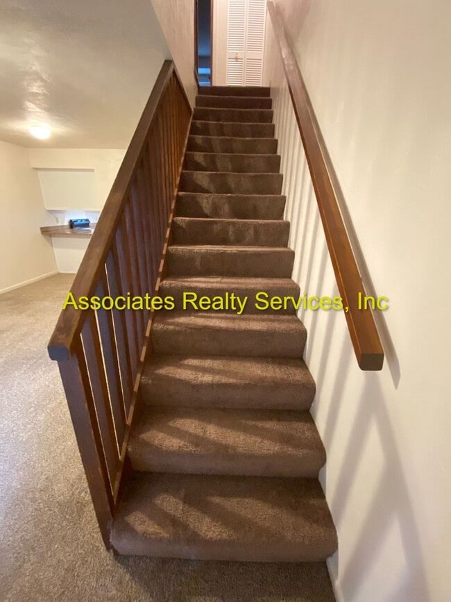 Building Photo - Cute Foxmoor 2/1.5 Townhome