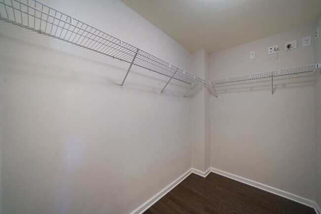 Building Photo - Luxury 3 Bedroom 4 Bath Townhome in Atwate...