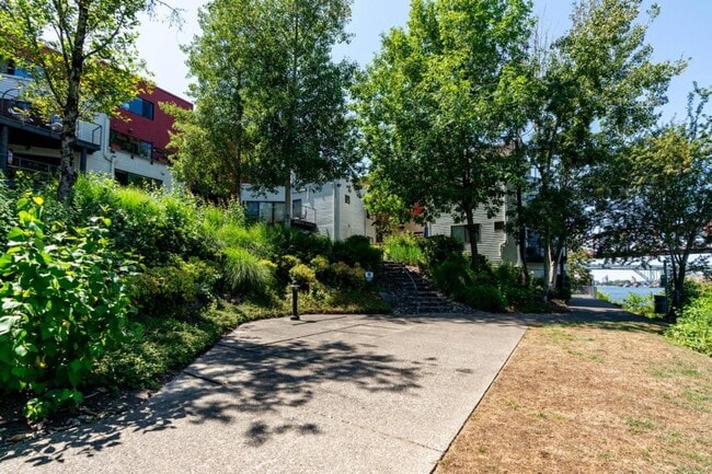 Building Photo - 820 NW Naito Pkwy