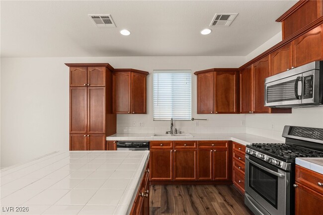 Building Photo - 6247 Sugartree Ave