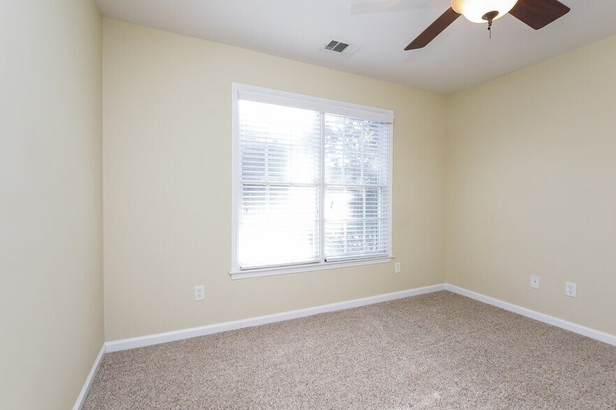 Building Photo - 1042 Amberton Ln