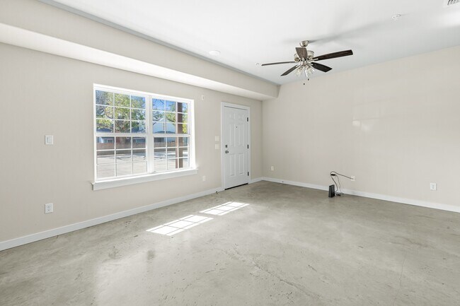 Building Photo - 2290 W Tarleton St