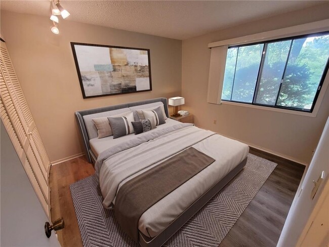 Building Photo - 14321 Fairway Dr