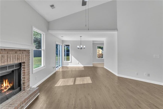 Building Photo - 250 Meadow View Dr