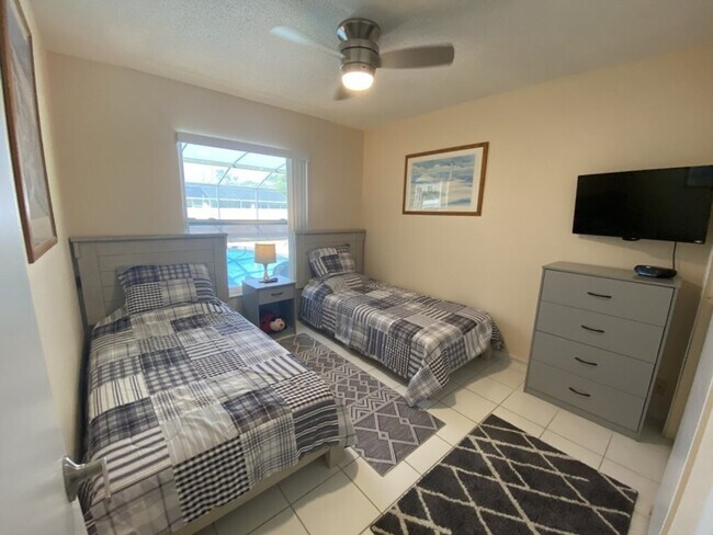 Building Photo - 7725 Indian Ridge Trail N