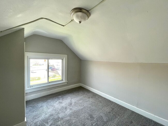 Building Photo - Multi Family Home 3 Bedroom and 1 Bath For Rent - Coming Soon