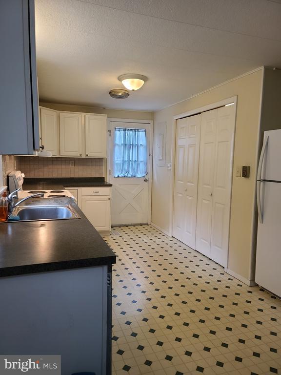 Building Photo - 5451 Bayview Ave