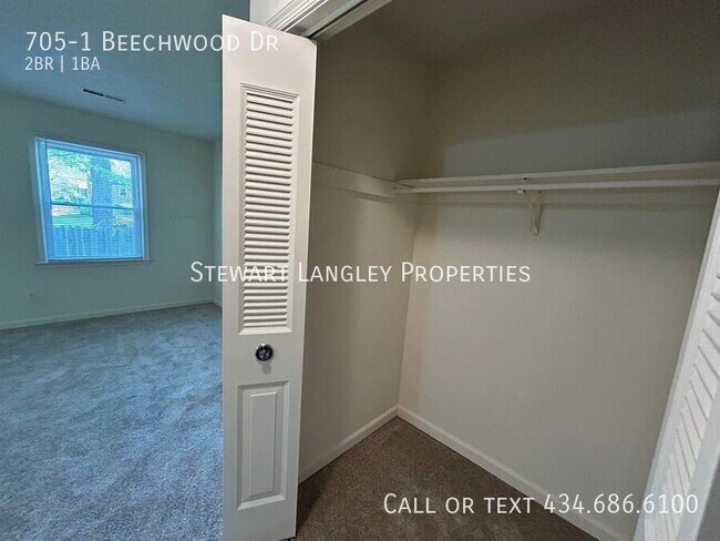 Building Photo - 705 Beechwood Dr
