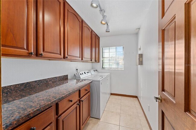 Building Photo - 4464 Willow Wind Ct