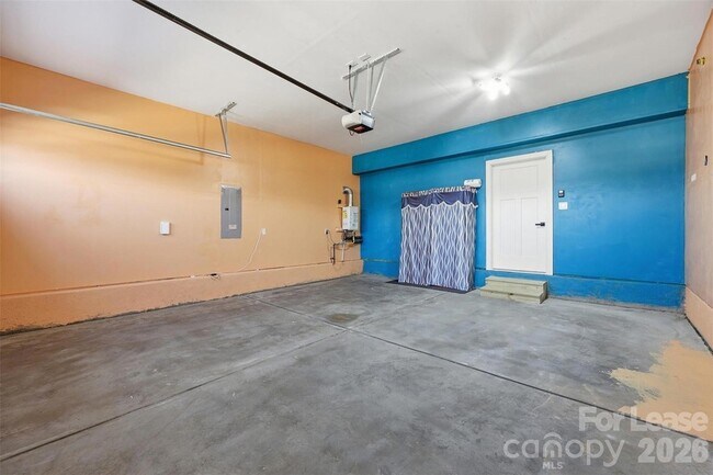 Building Photo - 6425 Cumberland Dr