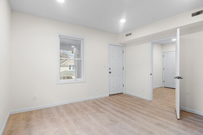 Building Photo - 3 James St