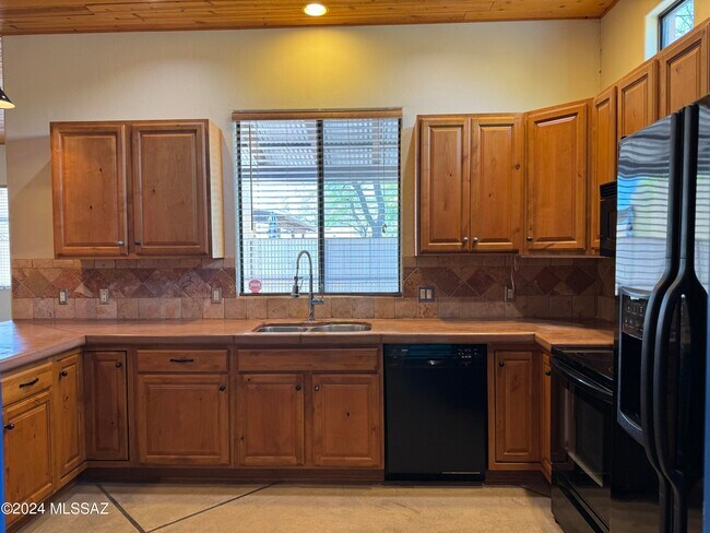 Building Photo - 1717 N Baxter Dr