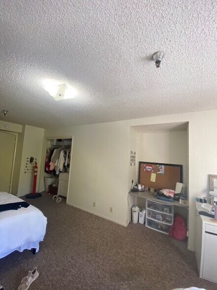 Building Photo - 45 Stenner St