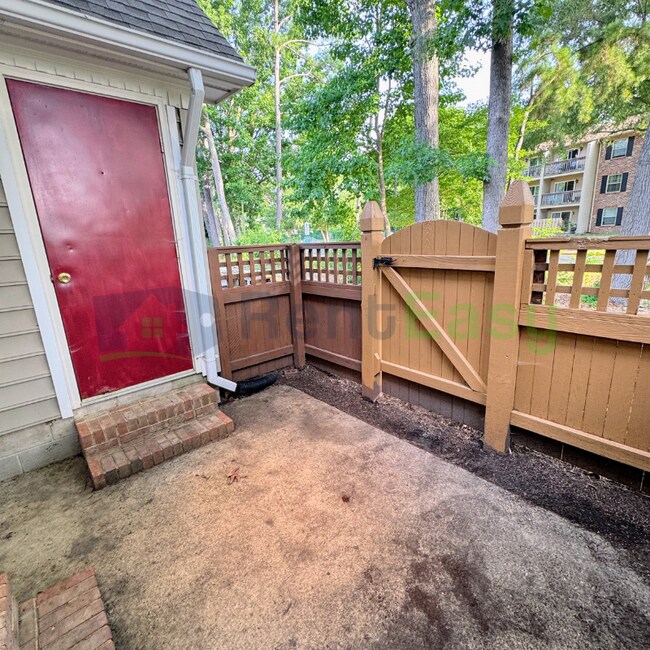 Building Photo - 401 Henley Ct