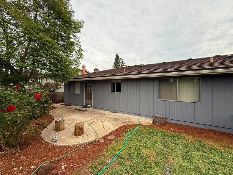 Building Photo - 405 McKinley St SE