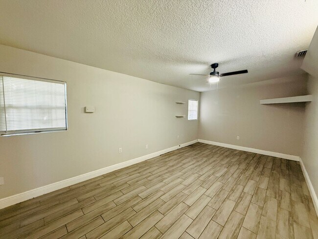 Building Photo - 4203 E Yukon St