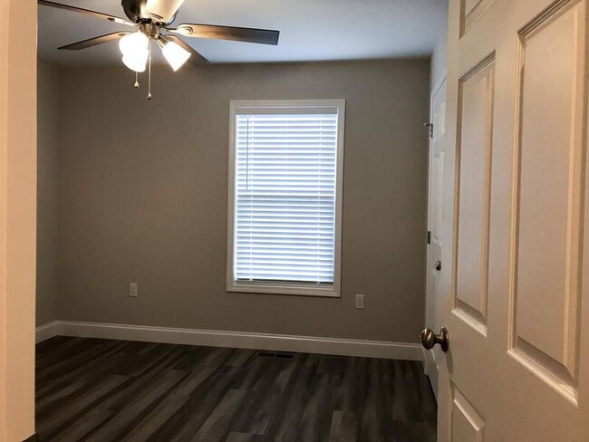 Building Photo - 2240 Murphys Chapel Dr
