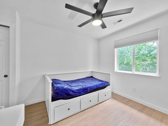 Building Photo - Charming 3 beds 2 baths in Denver!