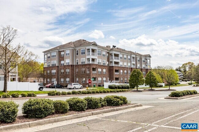 Building Photo - 1051 Glenwood Station Ln