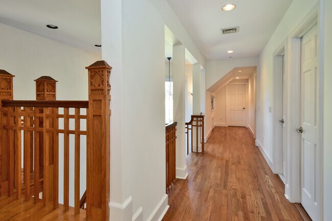 Building Photo - 430 Orienta Ave