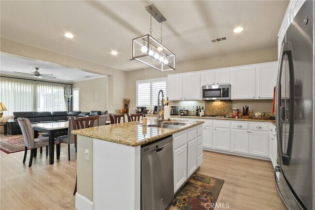 Building Photo - 13713 Turf Paradise St